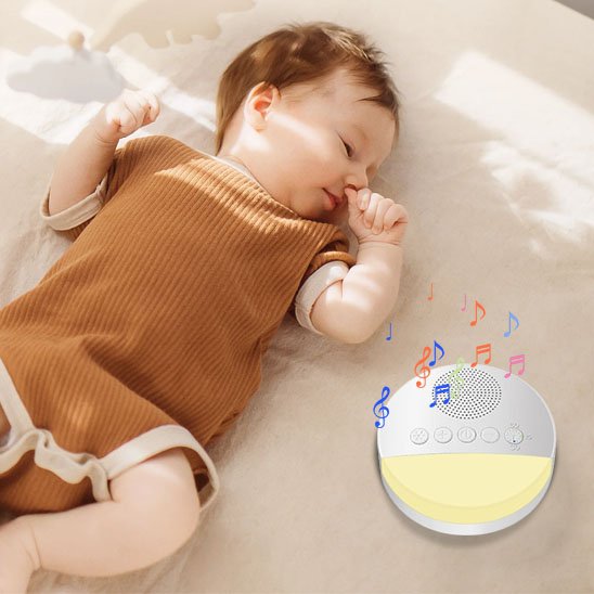 bebe couche a cote de veilleuse bruit blanc