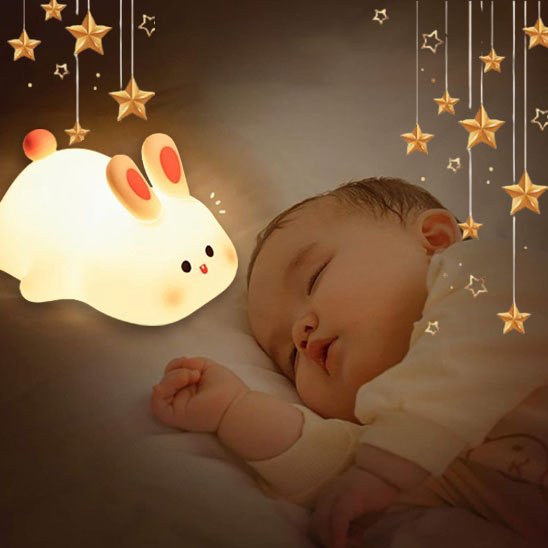 bebe couche dormant avec sa veilleuse pour bebe