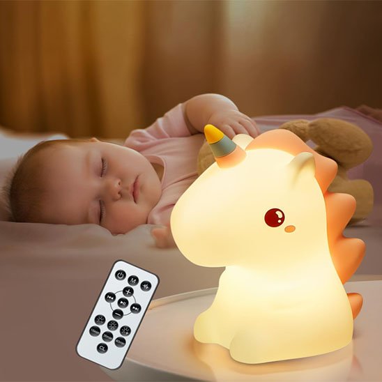 bebe dormant avec doudou et sa veilleuse bebe