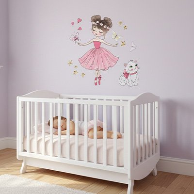 Belle chambre décorée avec stickers muraux fille
