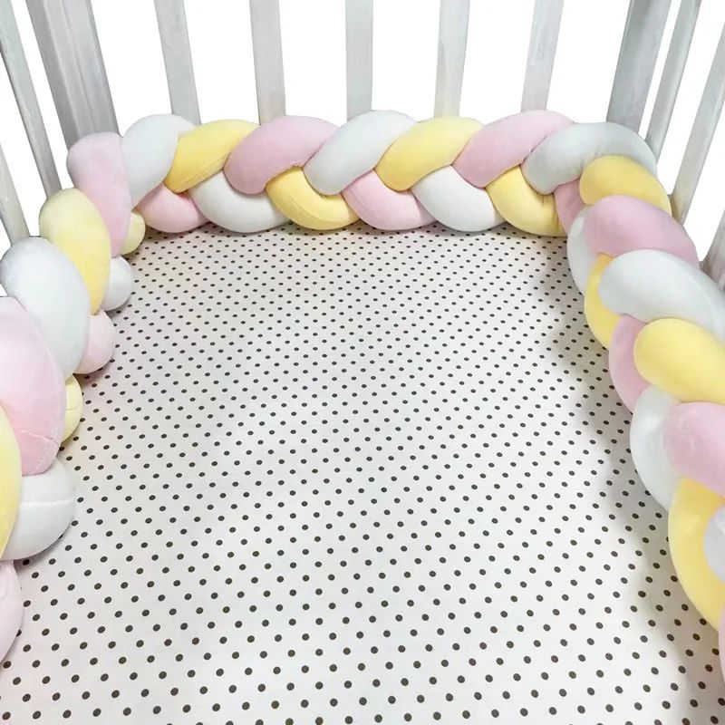 berceau avec tresse de lit bebe dedans