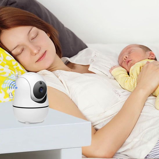 maman bebe dorment sous surveillance camera bebe