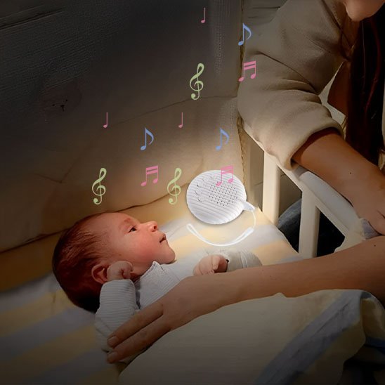 maman bercant bebe avec veilleuse bruit blanc