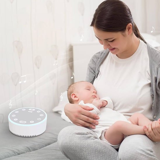 maman gardant bebe dormant veilleuse bruit blanc allumee