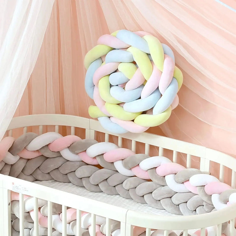 tresse de lit bebe dans le berceau