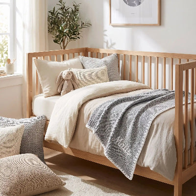 Couverture respirante pour nouveau né sur lit de bébé