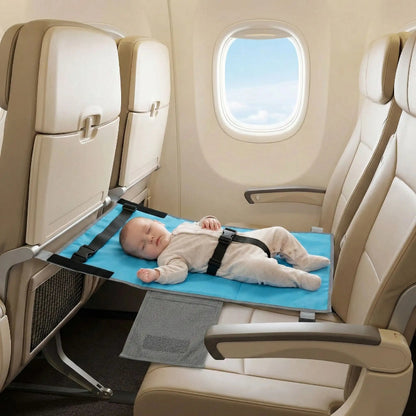 bebe couche sur lit de voyage bebe