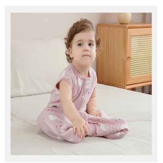 bebe dans gigoteuse mauve