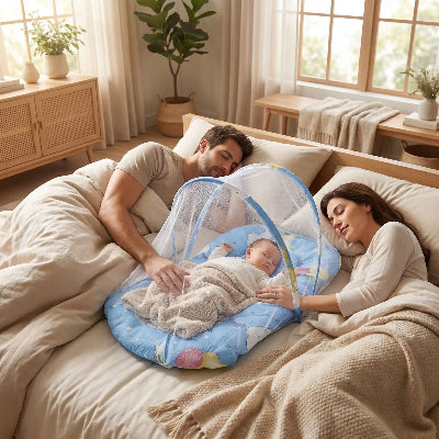 bebe dans lit toile bebe entre parents