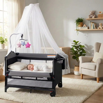 bebe dormant dans le lit bebe en toile