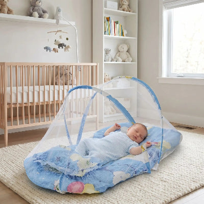 bebe dort dans lit toile bebe