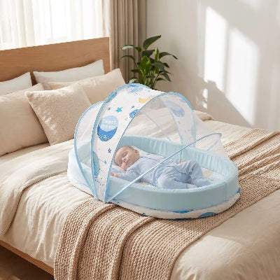 bebe dort dans lit toile pour bebe sur lit parents