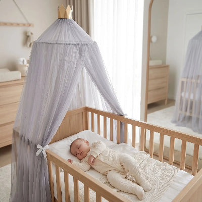 bebe dort sous couverture berceau