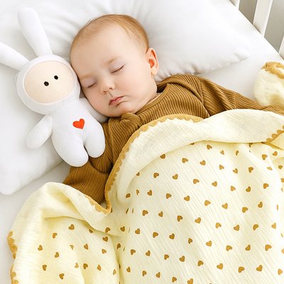 bebe dort sous sa couverture bébé