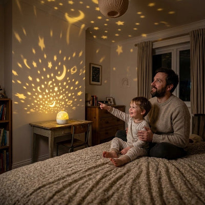 Bébé montre le projecteur enfant