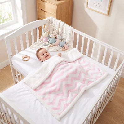 bebe-sous-couverture-bebe-polaire