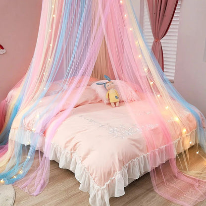 ciel de lit pour bebe dresse sur le lit