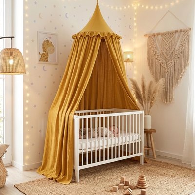 Ciel de lit sur berceau bébé