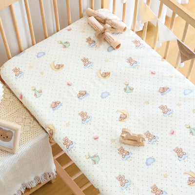 drap de lit pour bebe avec decoration dessus