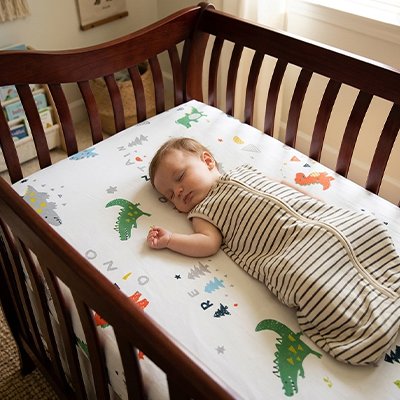 Drap housse lit bébé au dinosaures