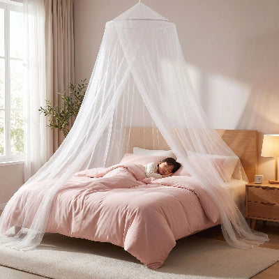 enfant dort sous ciel de lit bebe