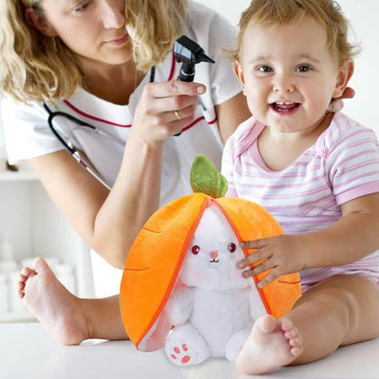 enfants-jouent-avec-peluche lapin