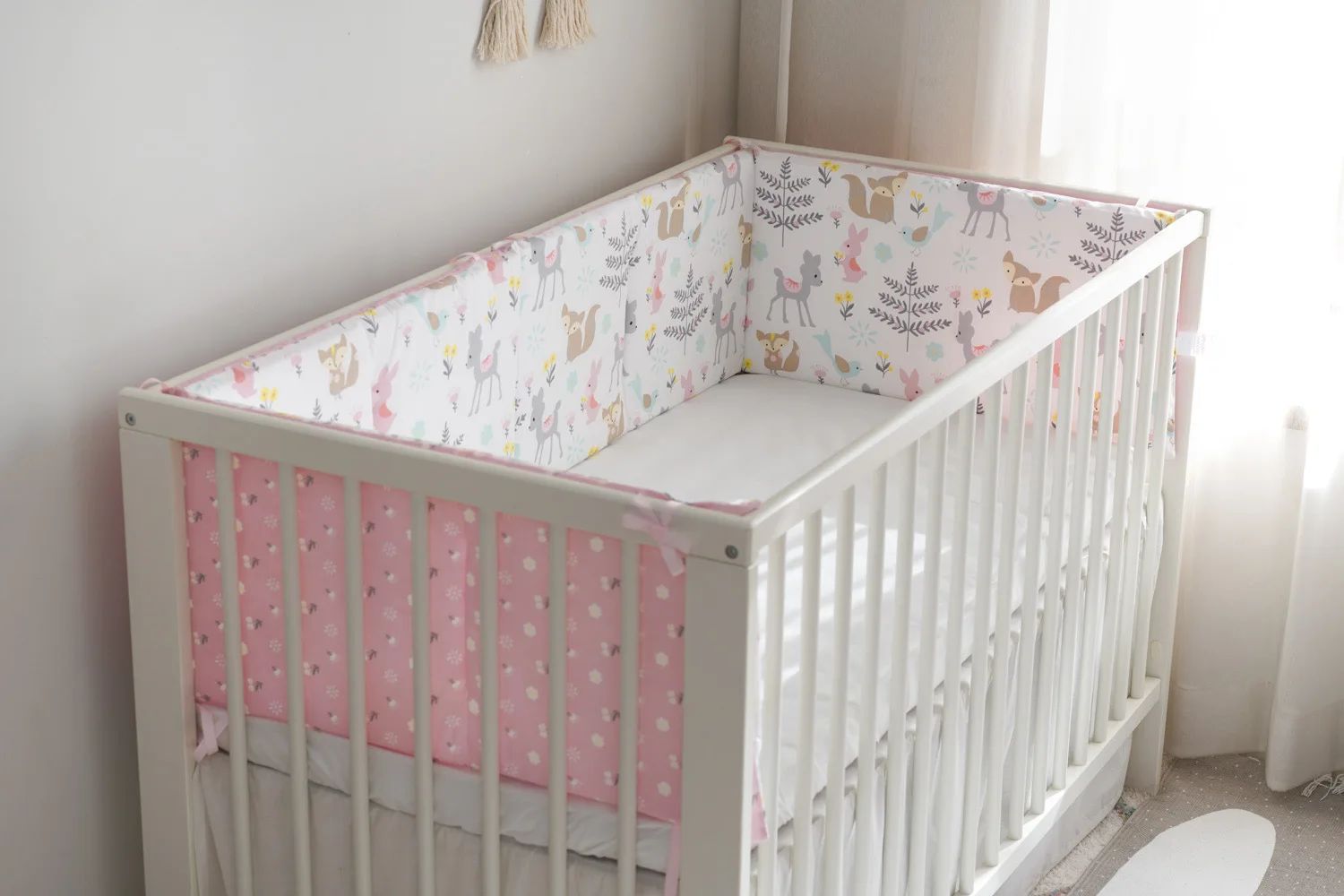 lit avec tour de lit bebe 3fa70e08 2107 4bd5 8075 d38b518eb3d8