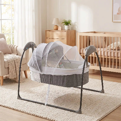Lit bébé électrique dans la chambre