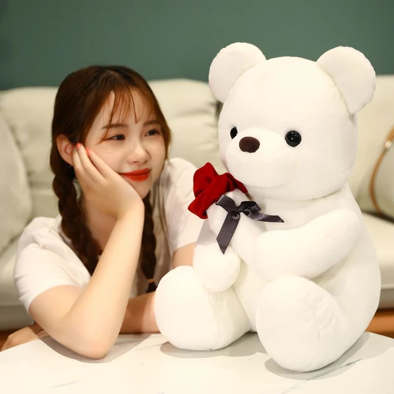 madame regardant le doudou