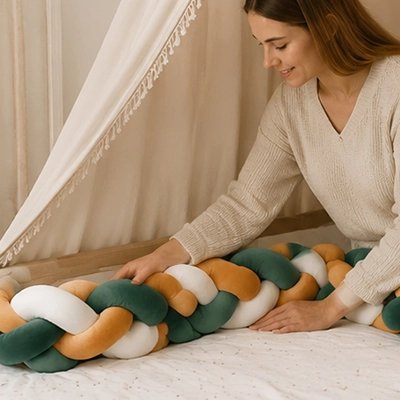 Maman installe tresse de lit bébé