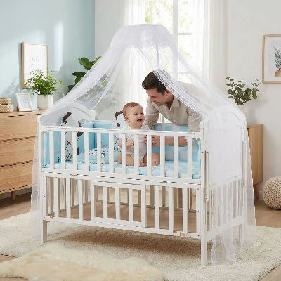 papa joue avec bebe protege ciel de lit avec support