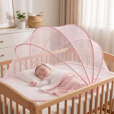 petite dort sous sa moustiquaire pour bebe pliante