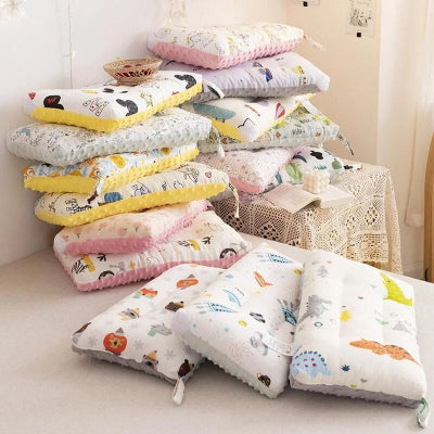plusieurs oreiller enfant