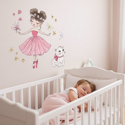 Princesse dort dans chambre décorée aux stickers muraux fille
