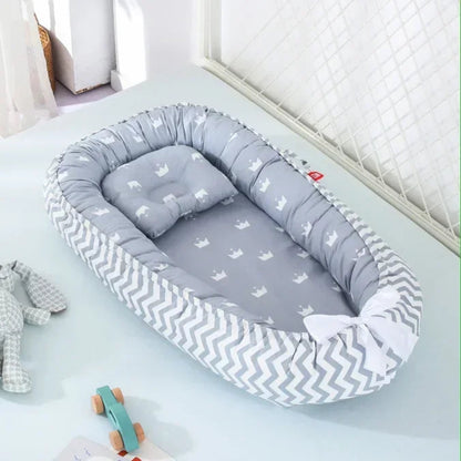 reducteur de lit bebe blanc gris