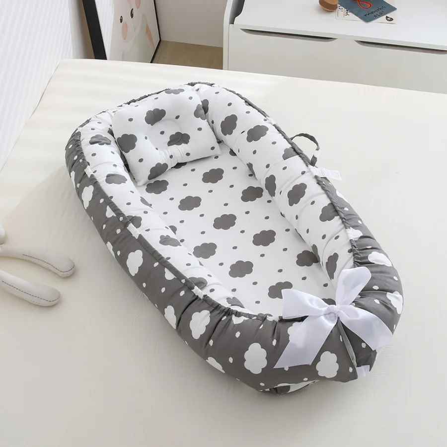 reducteur de lit gris blanc