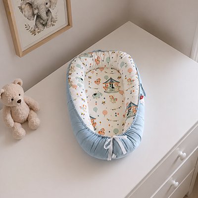 Reducteur de lit pour bébé bleu